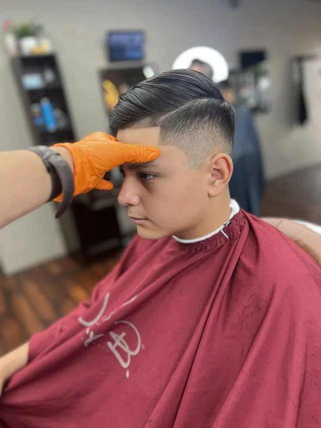 Dark textured crop, cut at BR Barber Lounge